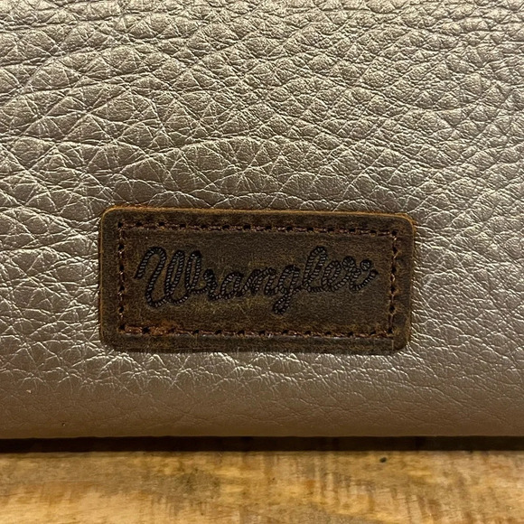 Wrangler‎ metallic quilted crossbody bag with guitar type strap NWOT - Picture 6 of 10